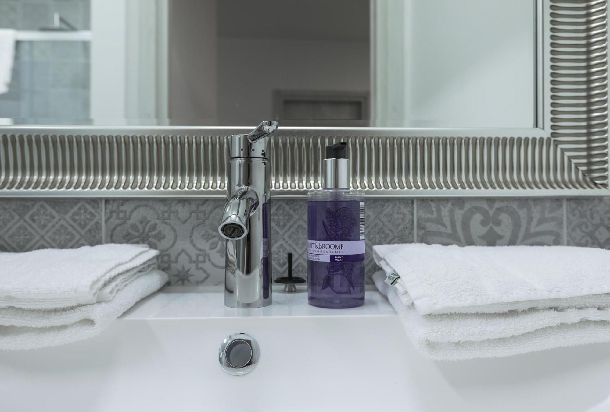 Blue Sapphire Como Cozy Flat In Center Of City Apartment ภายนอก รูปภาพ